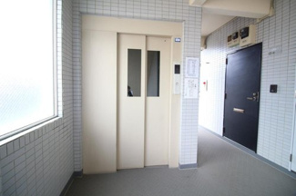 【その他共用部分】 | 日常生活に欠かせないエレベーターを完備♪