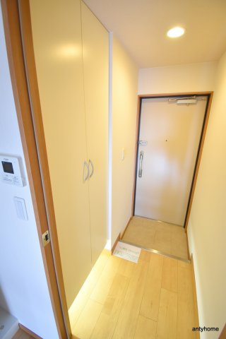 サンレムート江坂イースト　仲介手数料無料の玄関