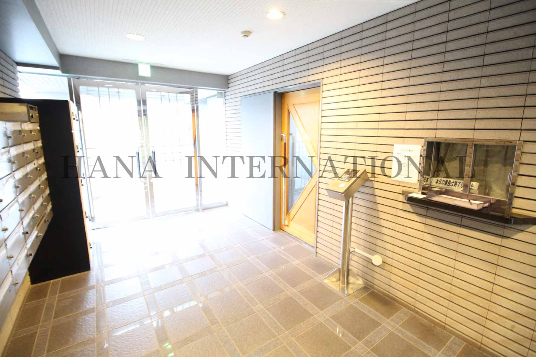 ドミール浦安当代島のエントランス