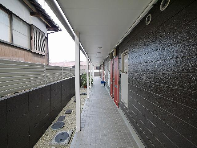 レオパレス尼ヶ辻のエントランス|落ち着いたエントランスです