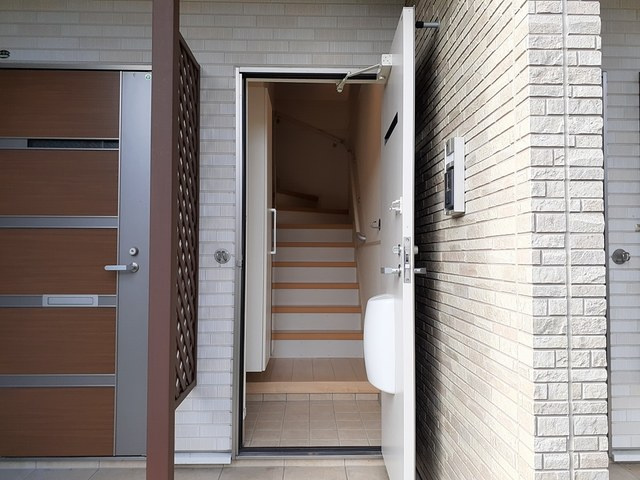 ブライトヒルズⅣの玄関