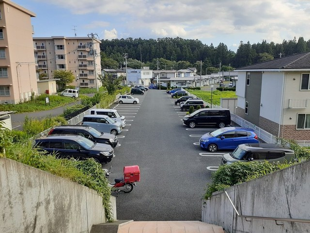 ブライトヒルズⅣの駐車場