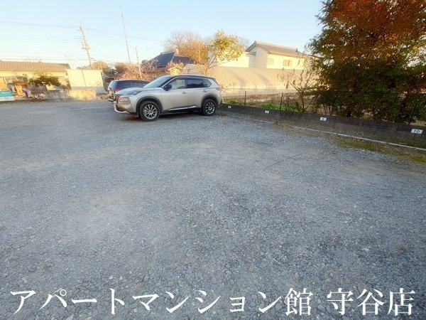 ラポールIWAIの駐車場