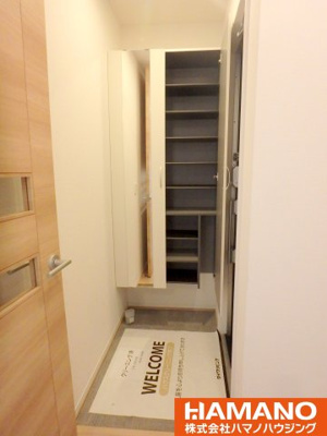 【収納】 | リンクベース | 収納スペース豊富です。境が無いのでブーツも置けます