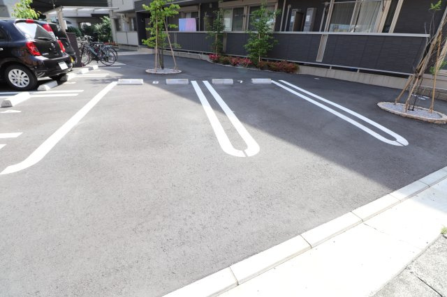ラフィネ宿河原の駐車場
