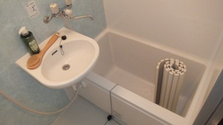 ＣＯＬＯＲ若宮の浴室|洗面台付きの浴室です