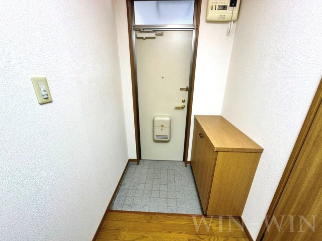 シティ・ナカヤマ Bの玄関