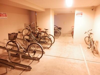 SWISS京都堀川EAST（スイス京都堀川イースト）の駐車場|駐輪場