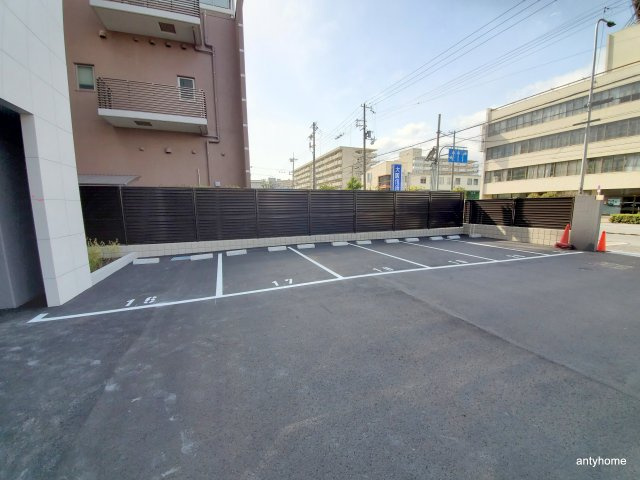 レジュールアッシュ塚本レジデンス 仲介手数料無料の駐車場