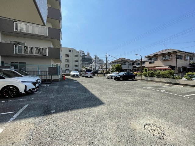 藤和長住コープの駐車場