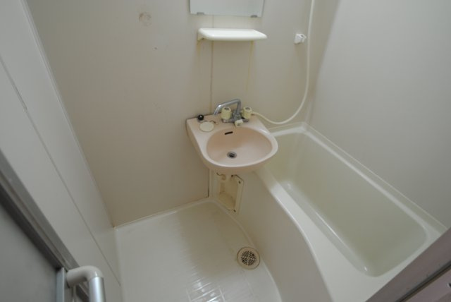 プライマリー合川A棟【キャッシュバック対象物件】の浴室|コンパクトで使いやすいお風呂です