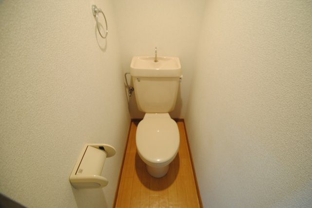 プライマリー合川A棟【キャッシュバック対象物件】のトイレ|シンプルで使いやすいトイレです