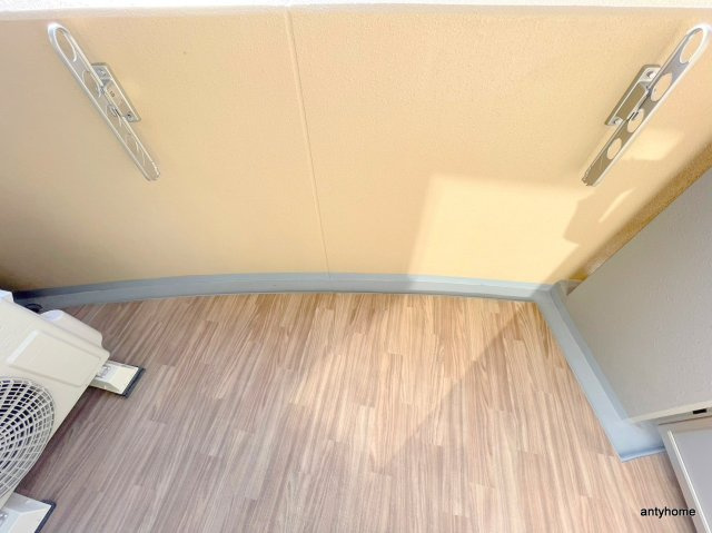 プレサンス江坂ベルフィーヌ　仲介手数料無料のバルコニー