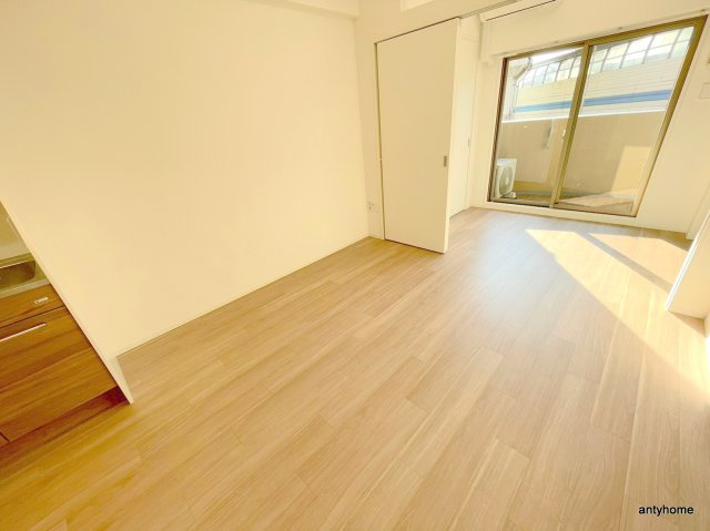 プレサンス江坂ベルフィーヌ　仲介手数料無料の居間・リビング