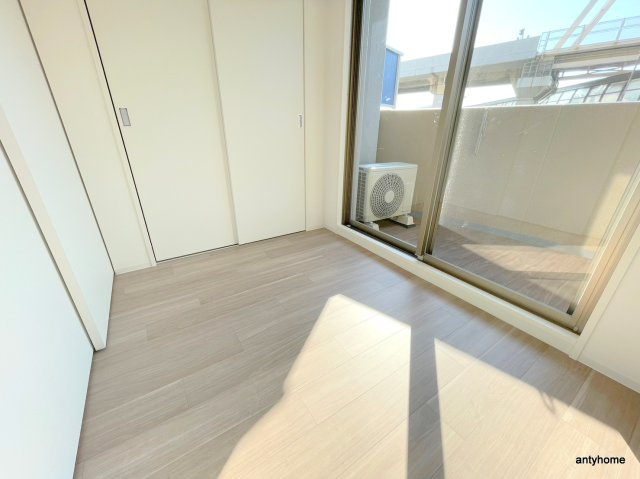 プレサンス江坂ベルフィーヌ　仲介手数料無料の洋室