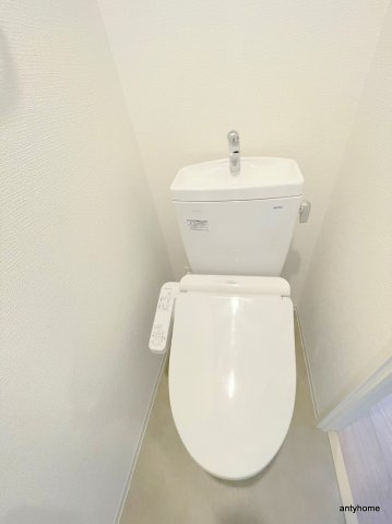 プレサンス江坂ベルフィーヌ　仲介手数料無料のトイレ