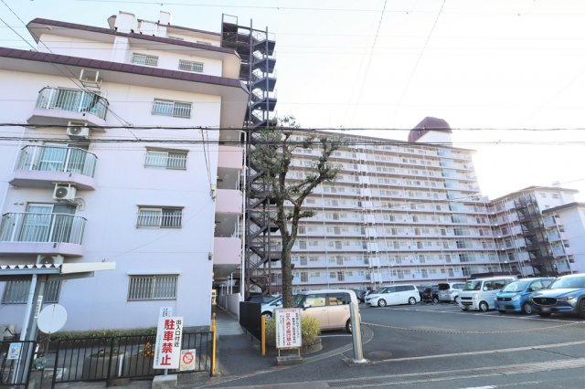 伊丹市池尻１丁目の中古マンションの外観