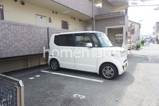 熊本市中央区黒髪１丁目の賃貸マンションの駐車場