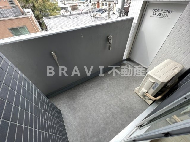 レジュールアッシュ上町台　BRAVI不動産のバルコニー|【レジュールアッシュ上町台】バルコニーからの眺めを楽しみながら食事をしませんか