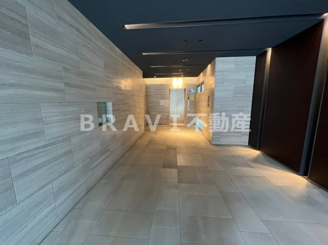 レジュールアッシュ上町台　BRAVI不動産のロビー|【レジュールアッシュ上町台】落ち着いたロビーです