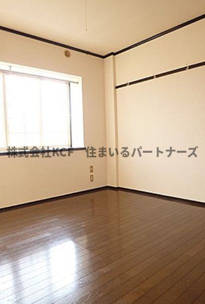 サンハイツ坂口の寝室|落ち着いた色調の寝室です