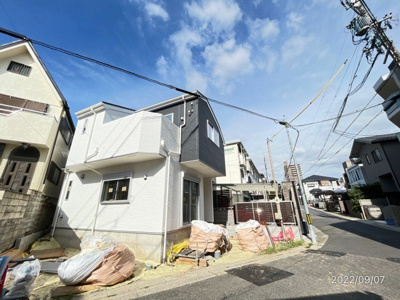 【前面道路含む現地写真】 | 千種区池園町 全1棟　1号棟＜仲介手数料無料＞見付小・城山中　新築一戸建て | 9/7撮影
社長の村田です！
自らプレイヤーとして営業しています★
長年の経験と実績から皆様により良いマイホーム購入のご提案をいたします。
住宅ローンの不安や購入後の不安等何でもご相談ください。