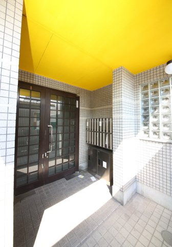 チサトコーポレイトハウスのエントランス