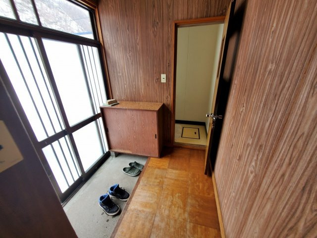 網走市緑町５－１－４　中古売家の玄関