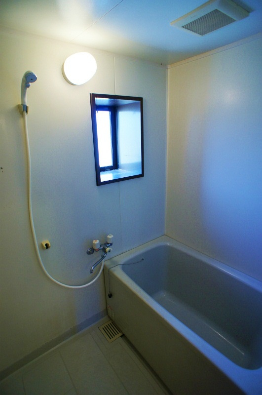 メゾンドールMURATA（ムラタ）【10,000円キャッシュバック対象物件】の浴室|日々の疲れを癒すお風呂付です