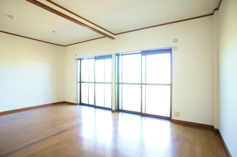 メゾンドールMURATA（ムラタ）【10,000円キャッシュバック対象物件】の洋室|明るい洋室です