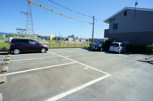 メゾンドールMURATA（ムラタ）【10,000円キャッシュバック対象物件】の駐車場|駐車スペースもあります