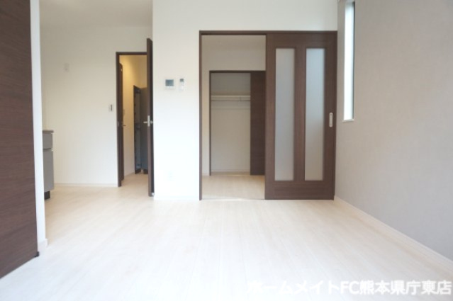 熊本市中央区九品寺４丁目のアパートの居間・リビング|写真は同施工会社の類似物件となります。