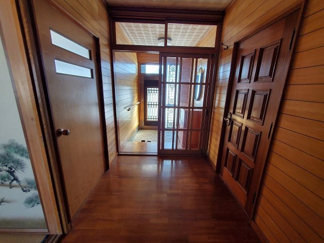 網走市字山里１８７番地３　平屋建中古売家の玄関