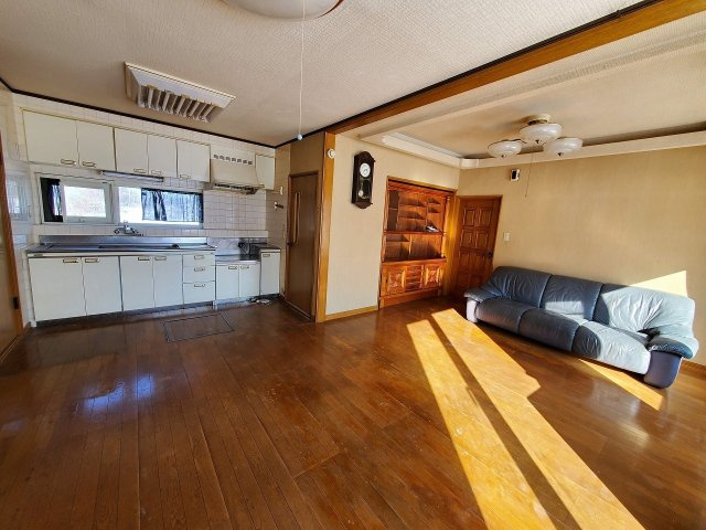 【居間・リビング】 | 網走市字山里１８７番地３　中古売家