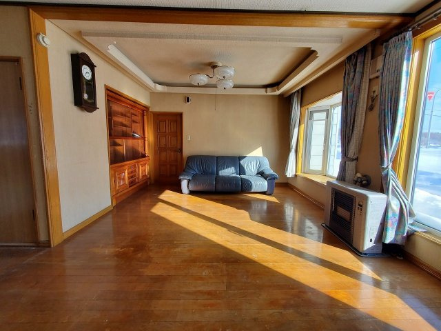 【居間・リビング】 | 網走市字山里１８７番地３　中古売家