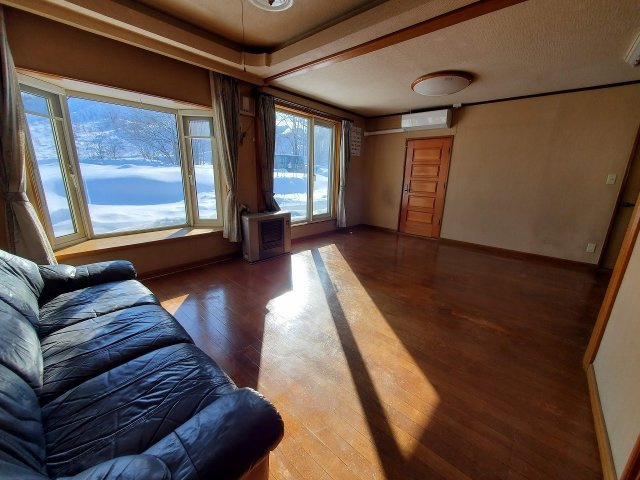 【居間・リビング】 | 網走市字山里１８７番地３　中古売家