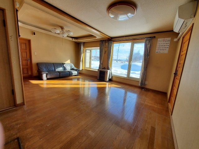 【居間・リビング】 | 網走市字山里１８７番地３　中古売家