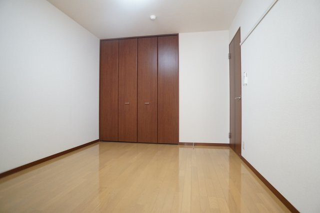 ドミール西船の洋室|リビングから洋室