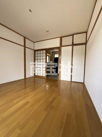 【洋室】 | 落ち着いた色調の洋室です