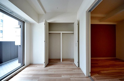 【居間・リビング】 | スプランディッド淀屋橋DUE | 使いやすい居間です
反転