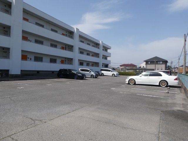 オレンジハイツの駐車場