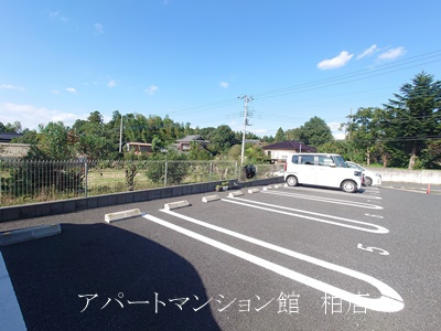 ルナ クレセンテ～Luna Crecente～の駐車場