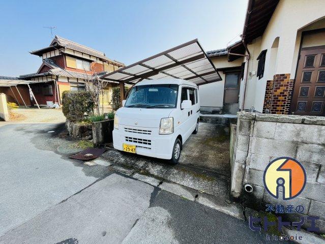 納楚T貸家の駐車場