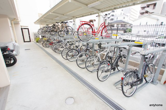 アリビオ江坂南金田　仲介手数料無料の駐車場