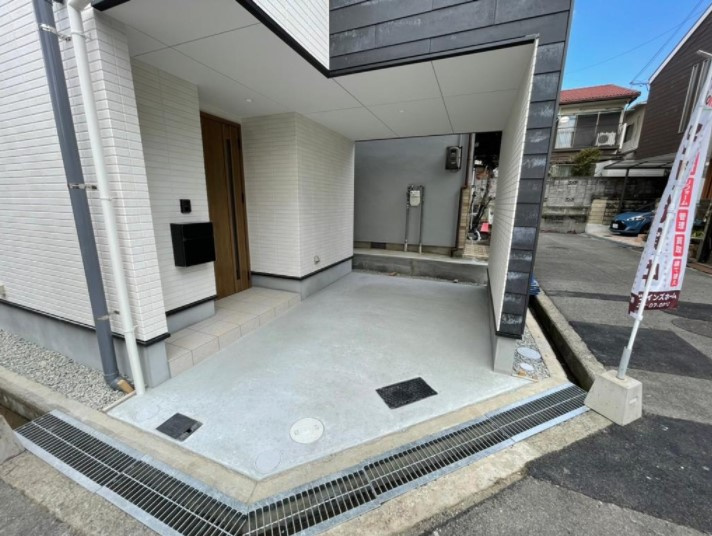 箕面市瀬川１丁目の新築一戸建の駐車場