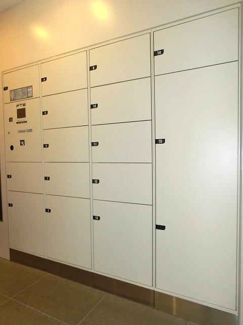 COMFORIA浅草橋のロビー|不在時に便利な宅配ＢＯＸ