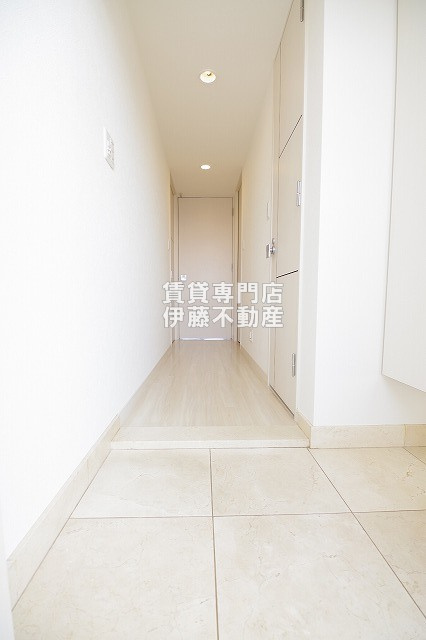 ラドーニ清水の玄関