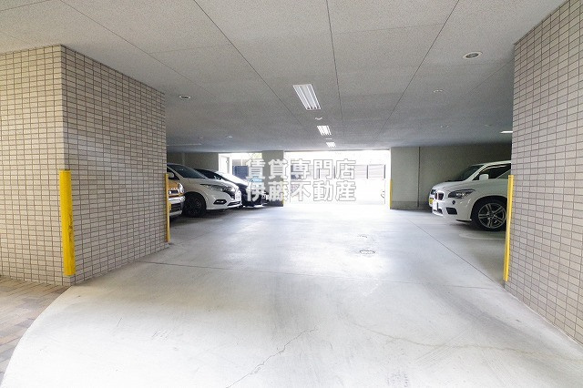 ラドーニ清水の駐車場