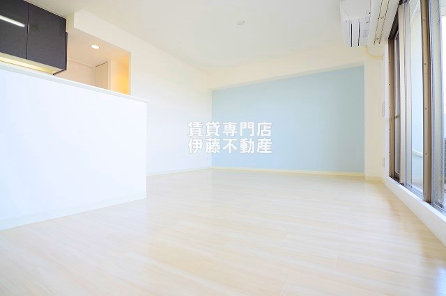 ラドーニ清水の洋室