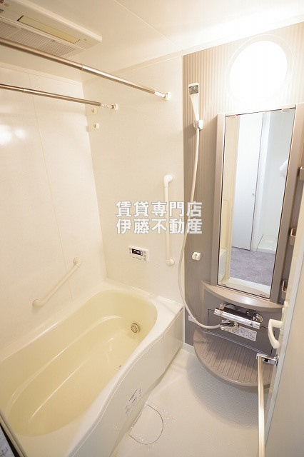 ラドーニ清水の浴室